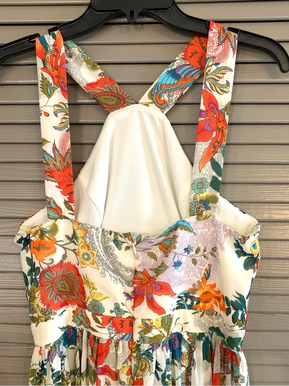 Lulu's White Floral Halter Maxi Dress with Multicolor Print. Size M. NWT - Picture 7 of 9